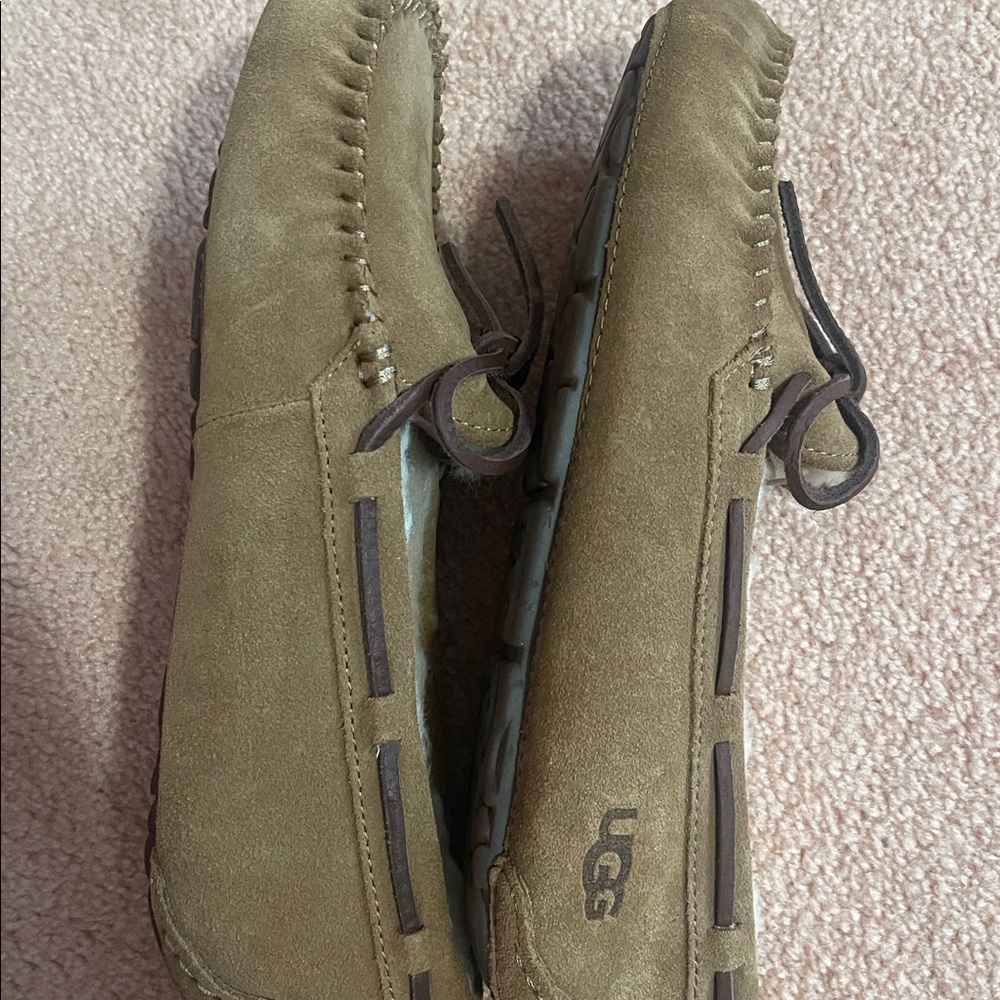 UGG women’s  Brown Suede Loafers - Picture 13 of 17